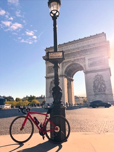 Specialized Tarmac z BIKE CENTRA aj vo Francúzsku.  Ďakujeme za fotky spokojnej zákazníčke. #specialized #specializedtarmac #...